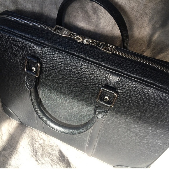 LV men’s Taiga leather briefcase - Picture 6 of 8